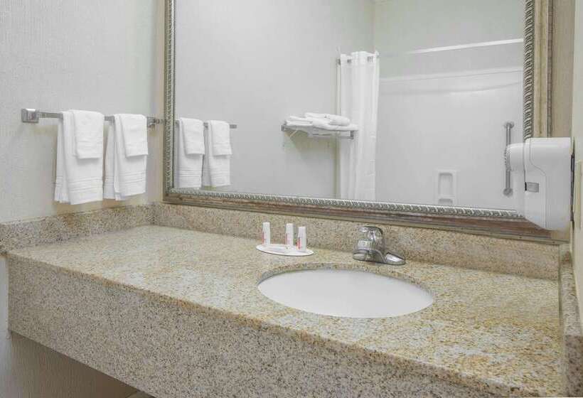 בית מלון כפרי Days Inn By Wyndham Denham Springsbaton Rouge East