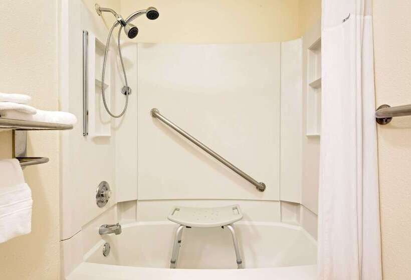 فندق Days Inn By Wyndham Fairmont