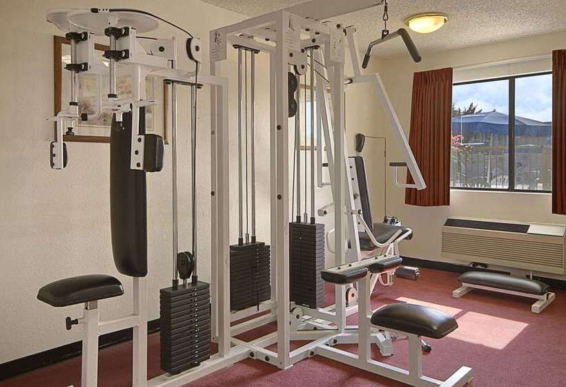 Отель Days Inn By Wyndham Fresno South