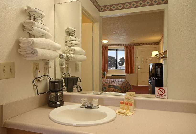 Отель Days Inn By Wyndham Fresno South