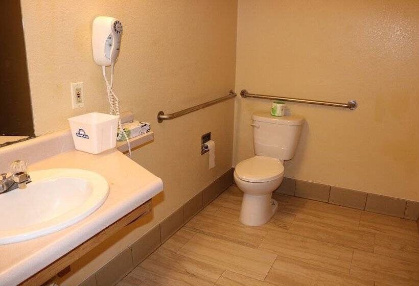 هتل Days Inn By Wyndham Fresno South