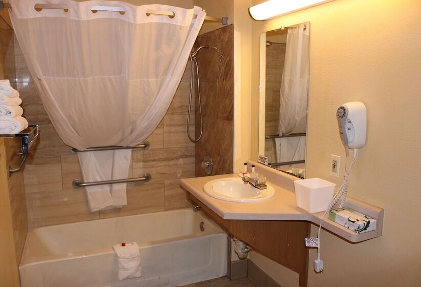 Отель Days Inn By Wyndham Fresno South