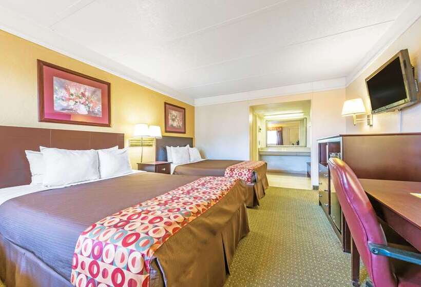 בית מלון כפרי Days Inn By Wyndham Gainesville