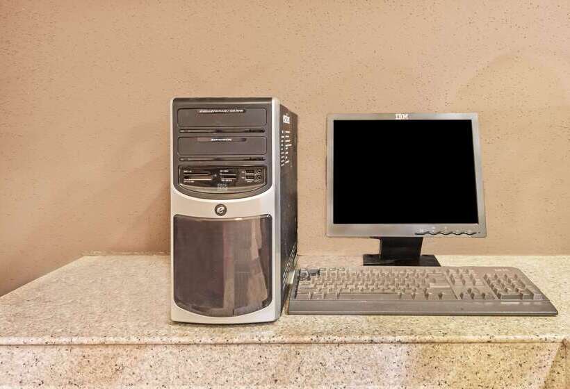 בית מלון כפרי Days Inn By Wyndham Gainesville