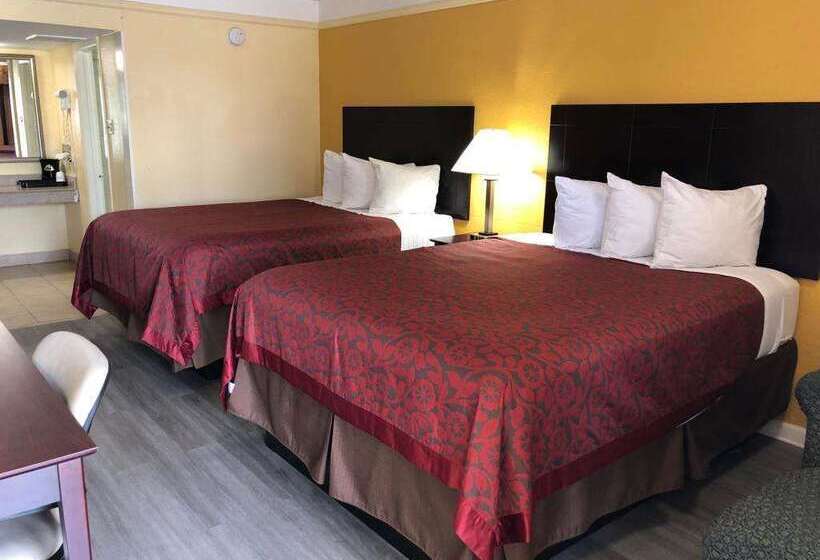 בית מלון כפרי Days Inn By Wyndham Gainesville