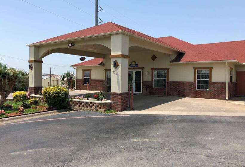 בית מלון כפרי Days Inn By Wyndham Gainesville