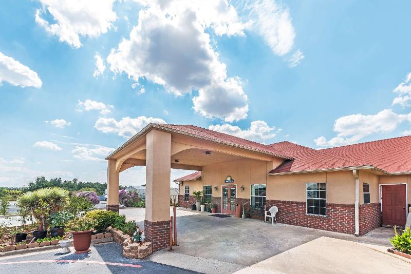 בית מלון כפרי Days Inn By Wyndham Gainesville