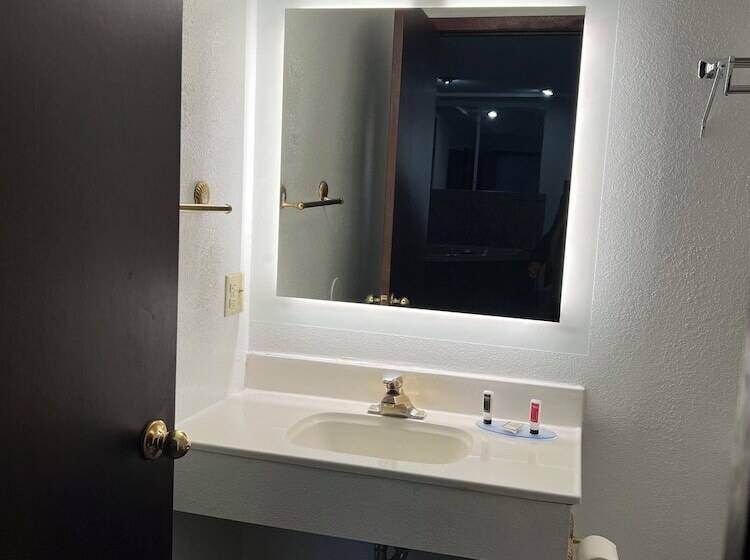 فندق Days Inn By Wyndham Jamestown