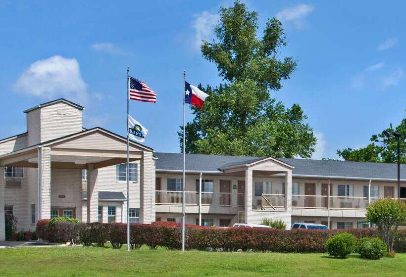 בית מלון כפרי Days Inn By Wyndham Kerrville