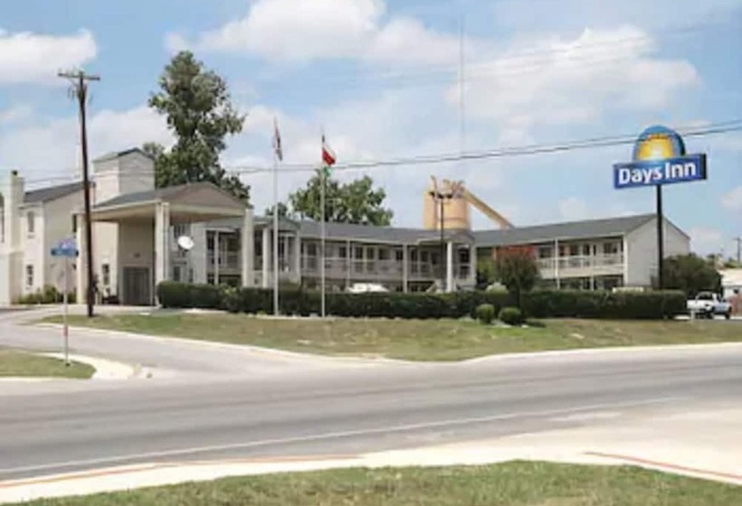 בית מלון כפרי Days Inn By Wyndham Kerrville