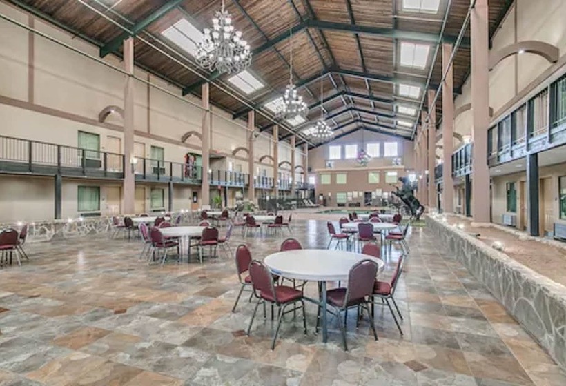 فندق Days Inn By Wyndham Lubbock South