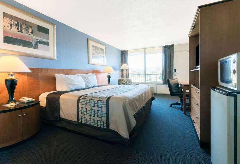 Отель Days Inn By Wyndham Luray Shenandoah