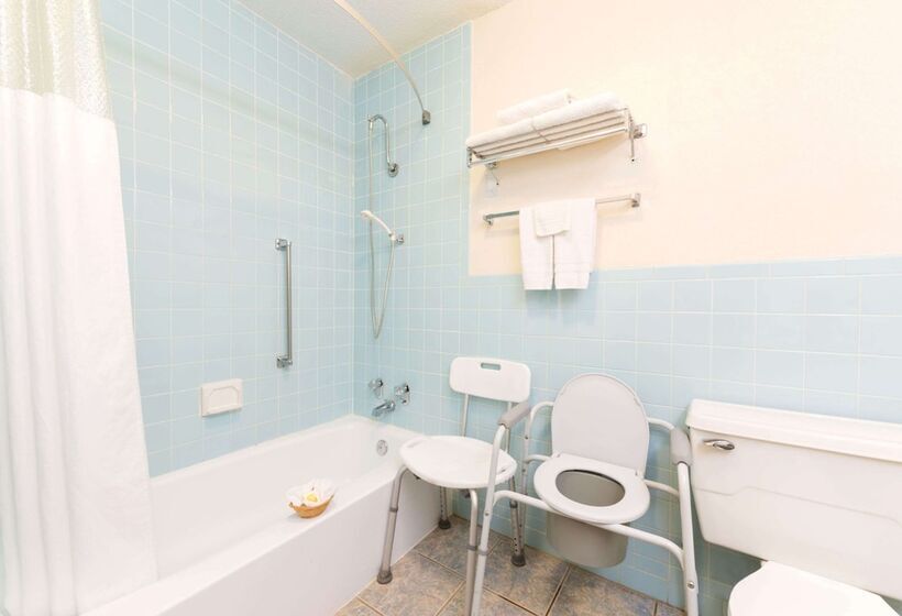 Отель Days Inn By Wyndham Luray Shenandoah