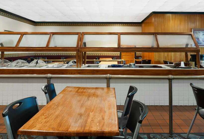 فندق Days Inn By Wyndham Mccomb Ms