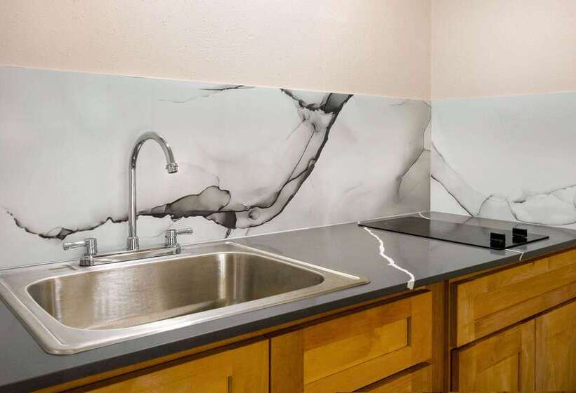 فندق Days Inn By Wyndham Mccomb Ms