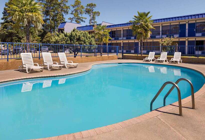 فندق Days Inn By Wyndham Mccomb Ms