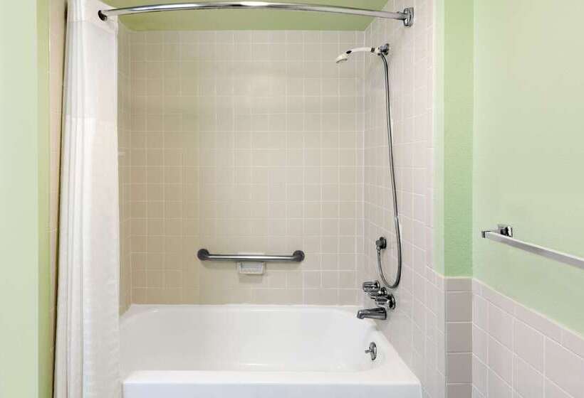 فندق Days Inn By Wyndham Mccomb Ms