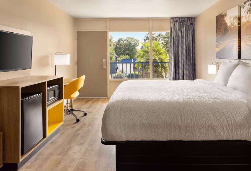 فندق Days Inn By Wyndham Mccomb Ms