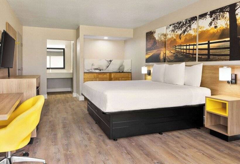 فندق Days Inn By Wyndham Mccomb Ms