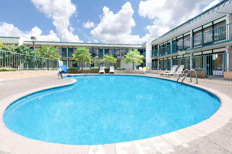 فندق Days Inn By Wyndham Mccomb Ms