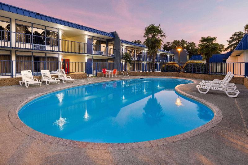 فندق Days Inn By Wyndham Mccomb Ms