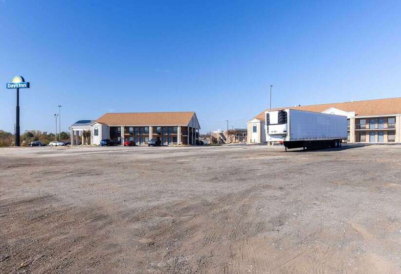 Отель Days Inn By Wyndham Mooresville Lake Norman