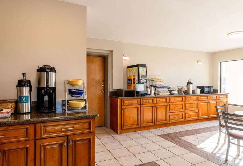 Отель Days Inn By Wyndham Mooresville Lake Norman