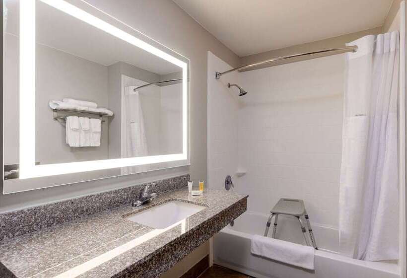 Отель Days Inn By Wyndham Mooresville Lake Norman