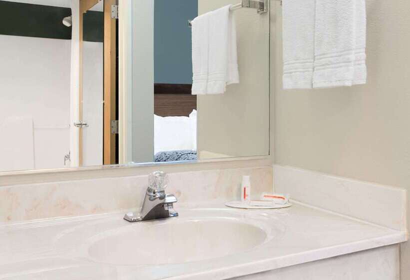 فندق Days Inn By Wyndham Neenah