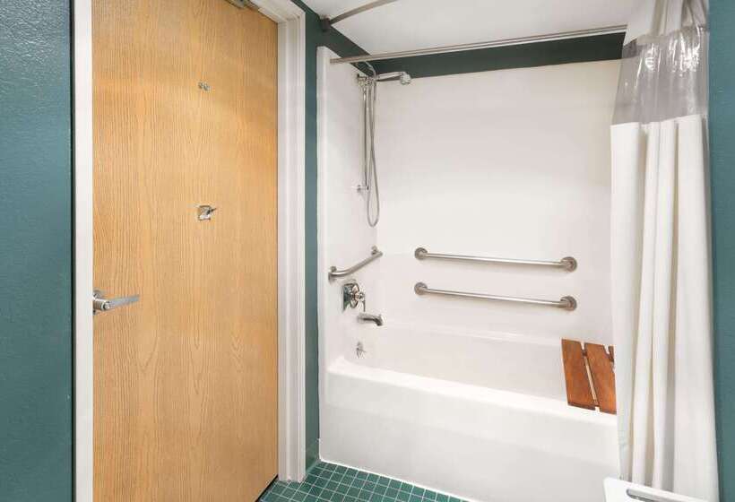 فندق Days Inn By Wyndham Neenah