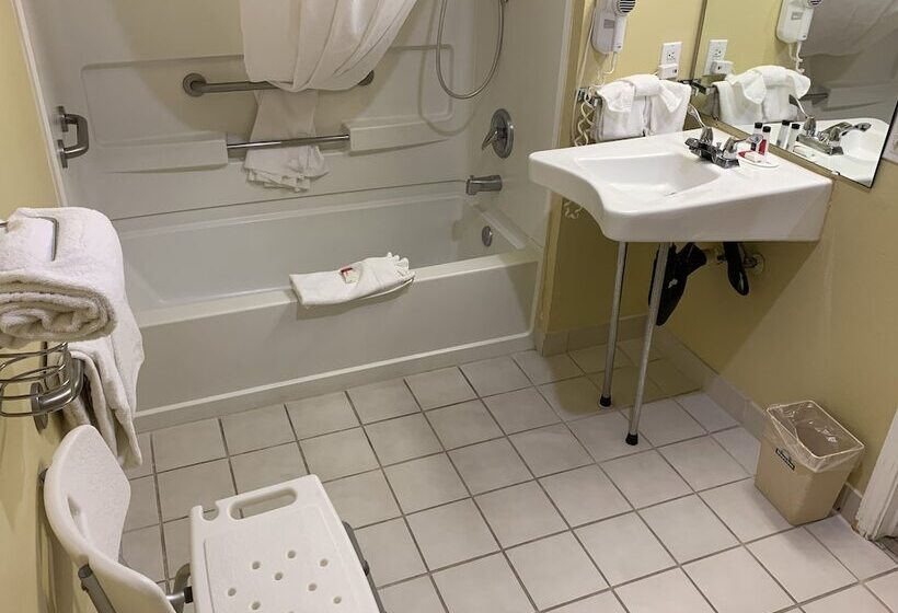 فندق Days Inn By Wyndham Ocean Shores