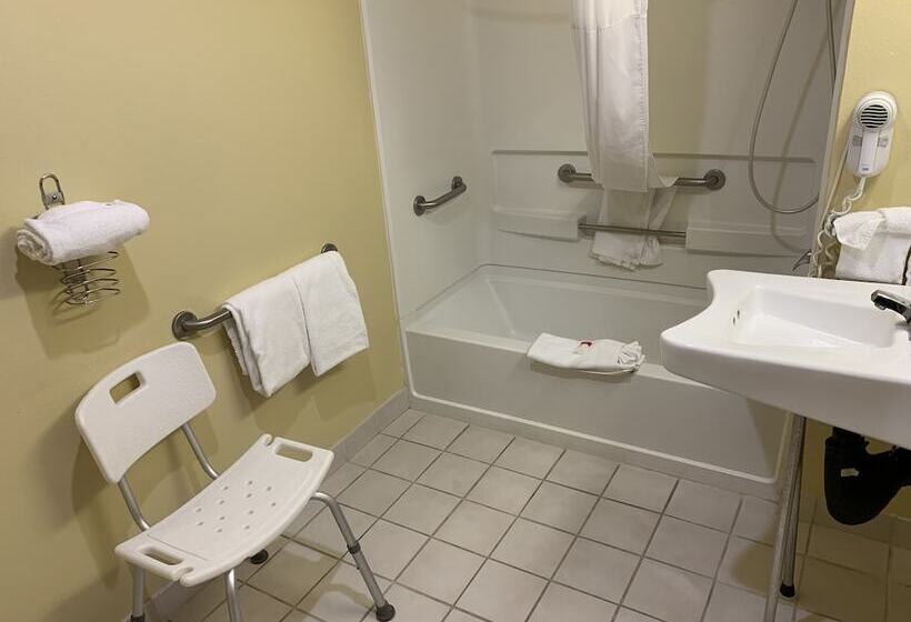 فندق Days Inn By Wyndham Ocean Shores