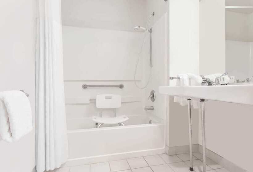 فندق Days Inn By Wyndham Ocean Shores