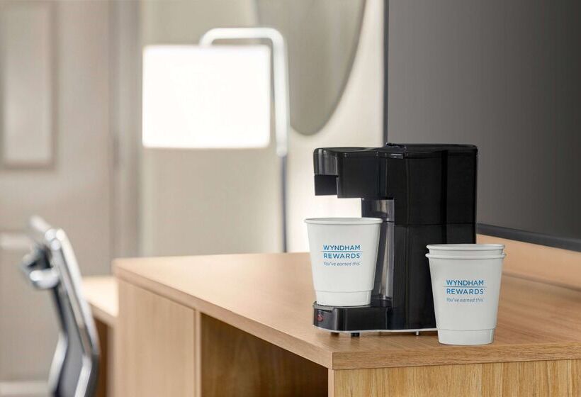 호텔 Days Inn By Wyndham Paris