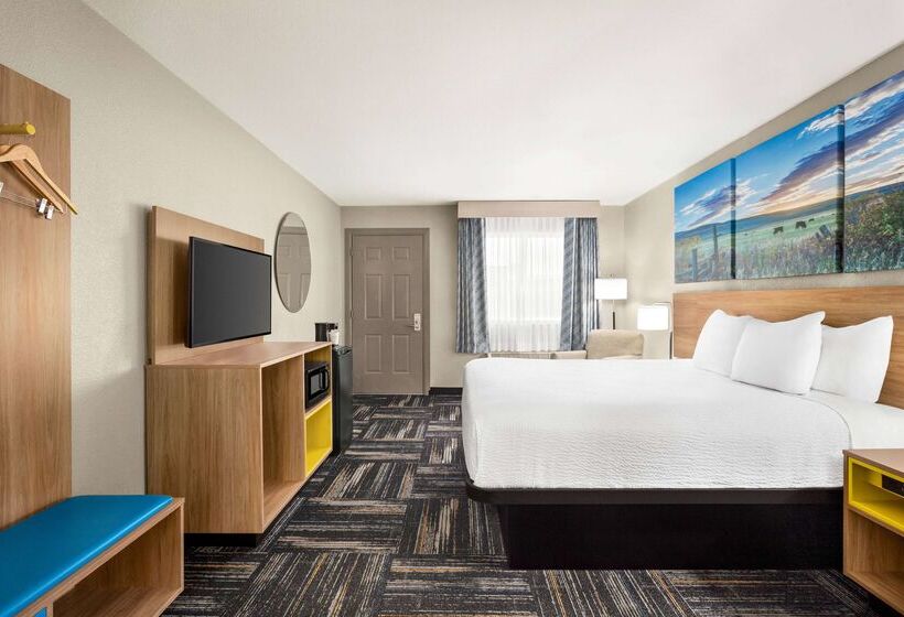 Отель Days Inn By Wyndham Paris