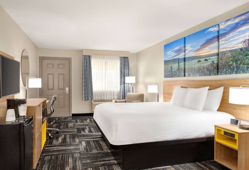 Отель Days Inn By Wyndham Paris