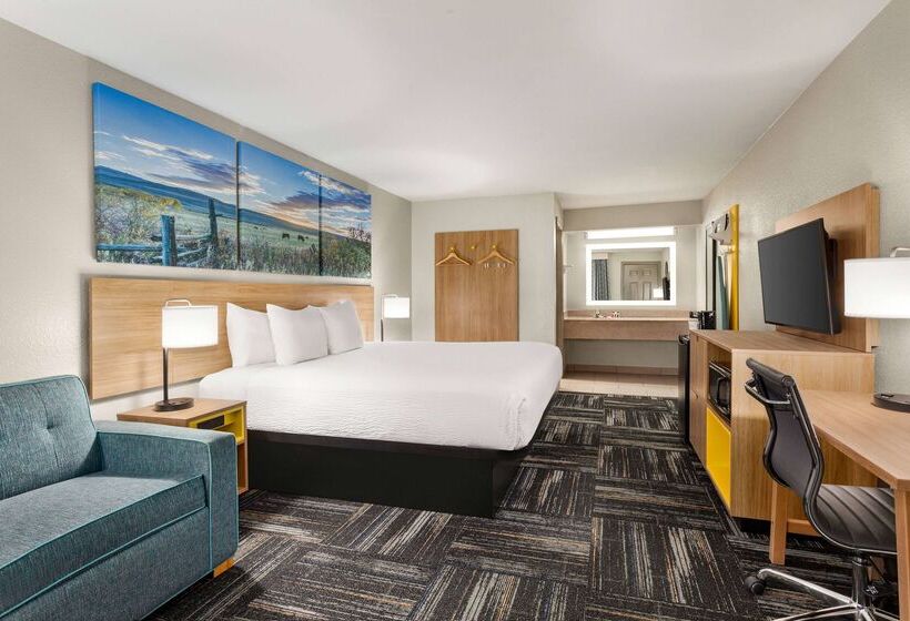 Отель Days Inn By Wyndham Paris