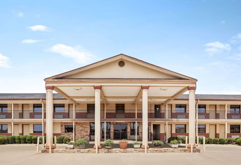 Отель Days Inn By Wyndham Paris