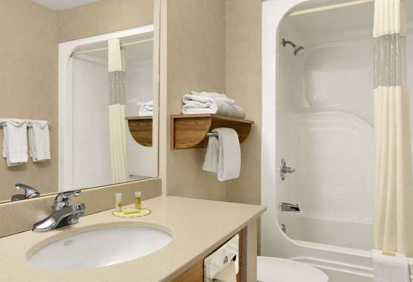 هتل Days Inn By Wyndham Rapid City
