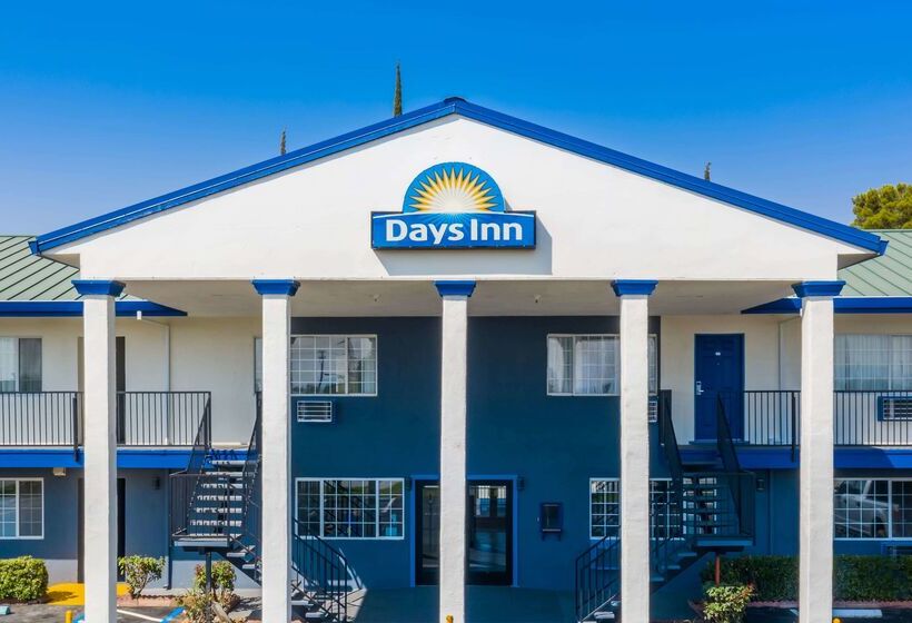 בית מלון כפרי Days Inn By Wyndham Red Bluff