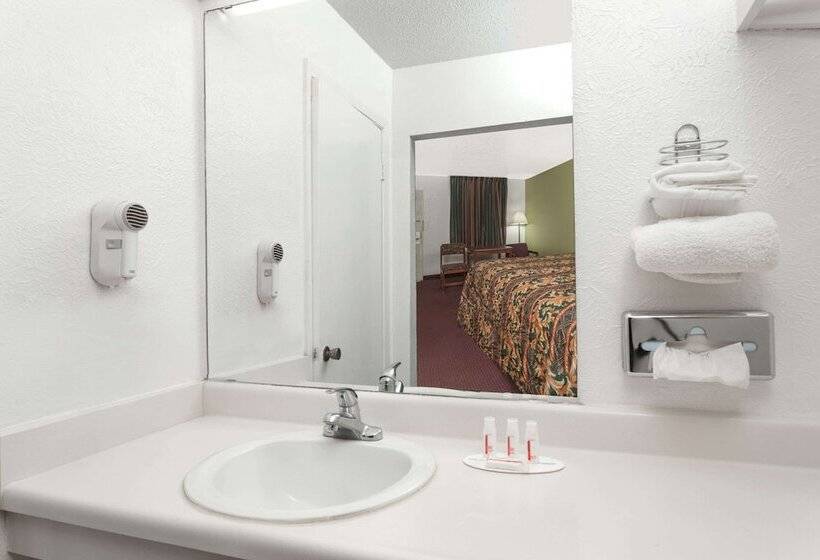 ホテル Days Inn By Wyndham San Antonio Lytle