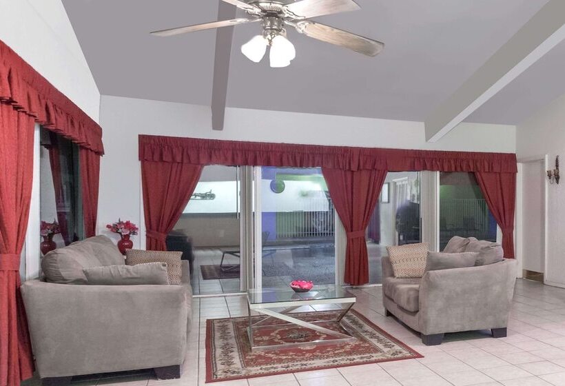 ホテル Days Inn By Wyndham San Antonio Lytle