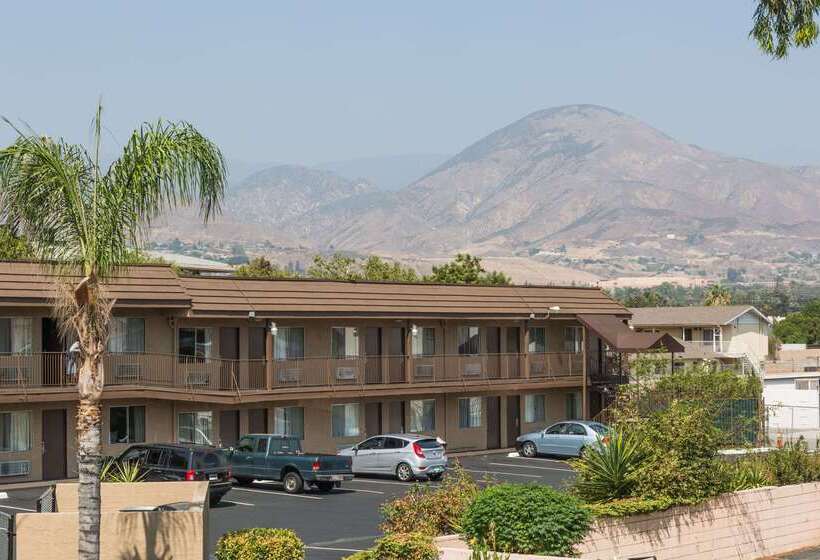 Отель Days Inn By Wyndham In San Bernardino
