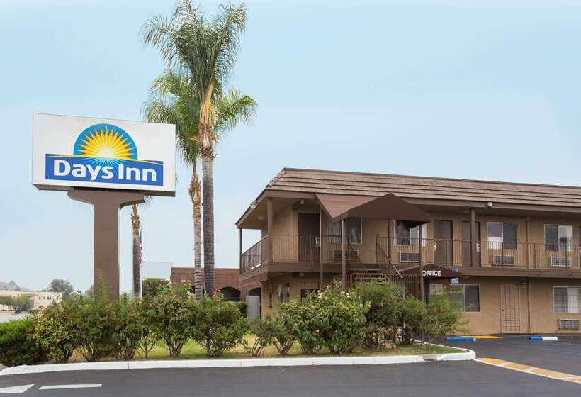 בית מלון כפרי Days Inn By Wyndham In San Bernardino