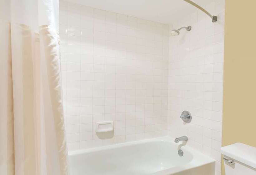 בית מלון כפרי Days Inn By Wyndham Tappahannock