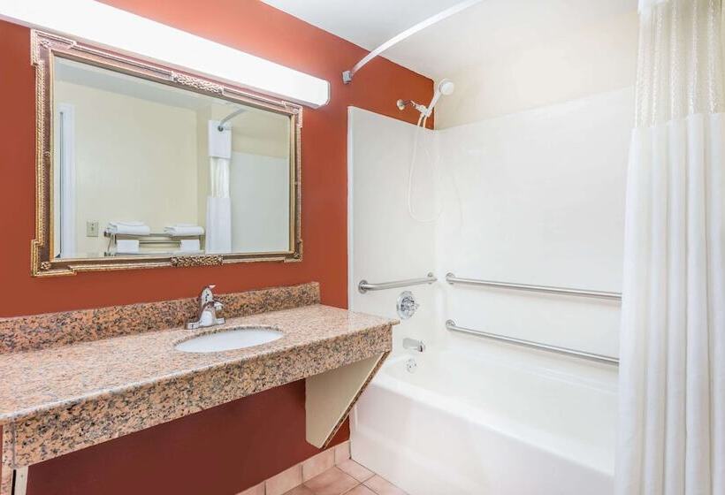 ホテル Days Inn By Wyndham Trenton