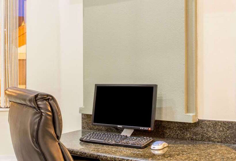 هتل Days Inn By Wyndham Tucson Airport