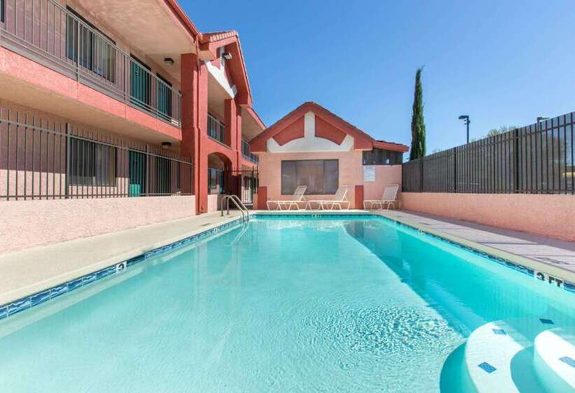 هتل Days Inn By Wyndham Tucson Airport