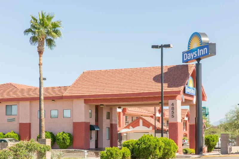 هتل Days Inn By Wyndham Tucson Airport