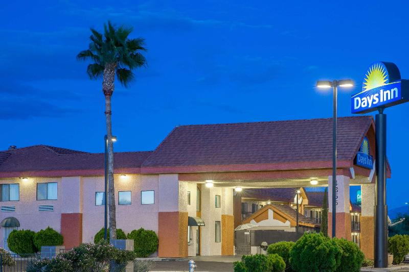 هتل Days Inn By Wyndham Tucson Airport